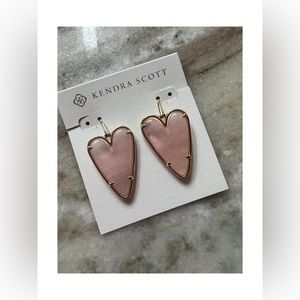 Kendra Scott Ansley Heart Gold Tone Drop Earrings in Rose Quartz 🩷